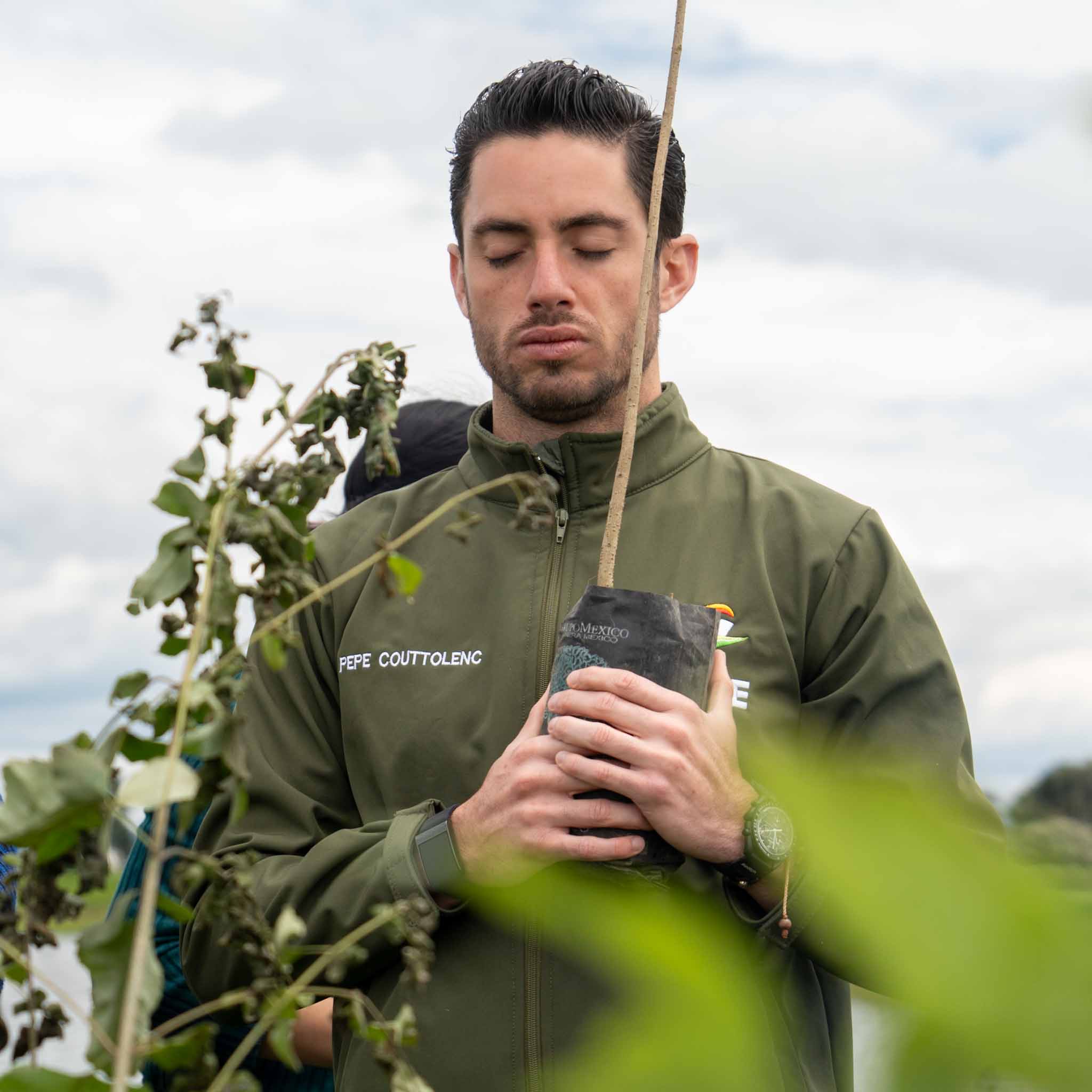 Grupo de jóvenes y líderes sociales